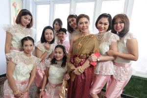 ชุดไทยเพื่อนเจ้าสาว เช่าที่แบมบี้ เวดดิ้ง ห้วยขวาง